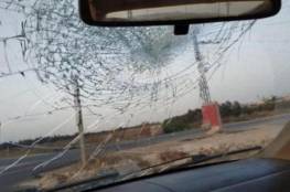 مستوطنون يهاجمون مركبات المواطنين قرب نابلس