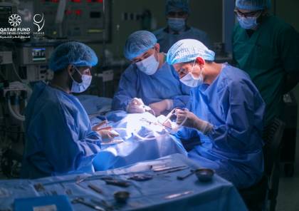 مستشفى حمد يستأنف عمليات زراعة القوقعة لأطفال غزة بأيدٍ محلية