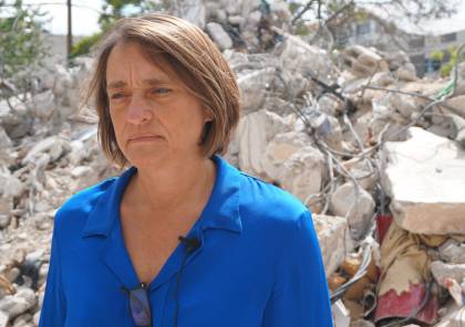 نائب المنسق الأممي لعملية السلام  لين هاستينغز تصل غزة