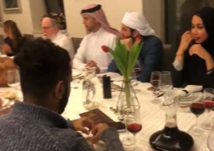 مأدبة عشاء تجمع إماراتيين وإسرائيليين وبحرينيين! (فيديو)
