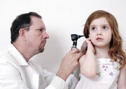 اعراض التهاب الأذن الوسطى الحاد عند الأطفال