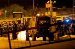 قوات الاحتلال تغلق البوابة الحديدية على مدخل بيت فجار