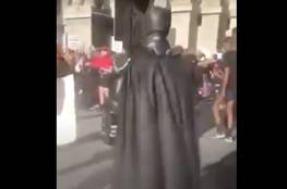 باتمان يصل إلى مبنى الكابيتول ... فيديو