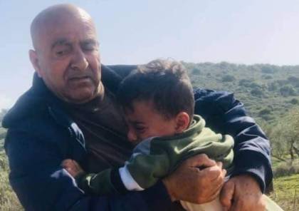مستوطنون يحاولون اختطاف طفلين فلسطينييْن بعد الاعتداء على عائلتهما