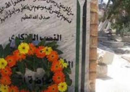 تونس: أكاليل من الزهور باسم الرئيس عباس على أضرحة شهداء "حمام الشط" 