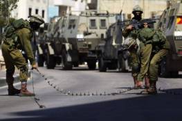 محلل إسرائيلي: الجيش يغلق عدة مناطق بالضفة الغربية لهذا السبب ..