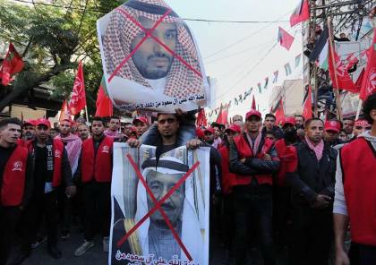 السعوديون يَغضبون لمَليكِهِم بعد هتافات عربية ضِد قيادتِهم ويَرمون الشعب الفِلسطيني “بالحَريقة” 