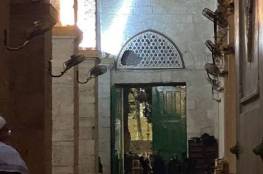 بالفيديو: قوات الاحتلال تقتحم المسجد الأقصى وتُخرج المعتكفين منه