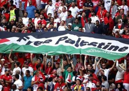 فيديو: مشجعون إنجليز يحرجون مذيعا إسرائيليا.. "فلسطين حرة"
