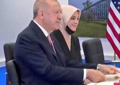 أصولها فلسطينية ..من هي المحجبة التي ظهرت بلقاء أردوغان وبايدن وأثارت ضجة؟