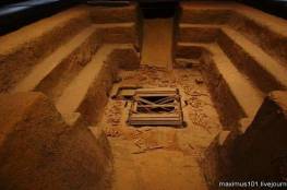 علماء صينيون يعثرون على تابوت قديم مزين بحيوانات أسطورية
