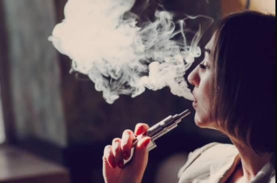 "عوامل جديدة" تسرع من الشيخوخة.. أسوأ من التدخين