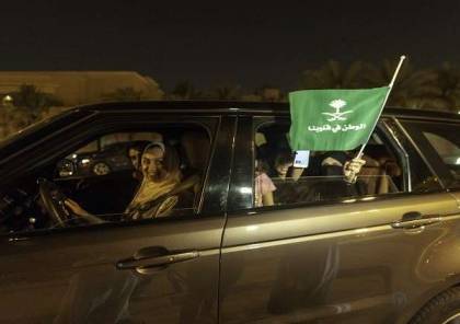 بالفيديو.. سعوديون يحتفلون باليوم الوطني للمملكة بطريقة غريبة