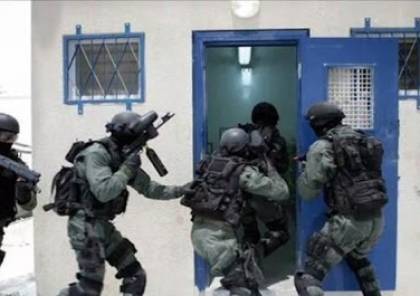 قوات القمع تقتحم قسم الأسرى في سجن "عسقلان" وتُنكل بهم