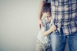 10 طرق لمساعدة طفلك في التغلب على الخجل