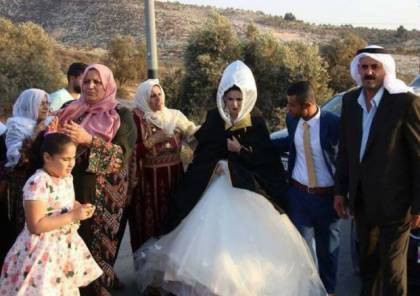 شاهد الصور.. يحدث في فلسطين: مراسم الزفاف من تحت بوابة الحاجز