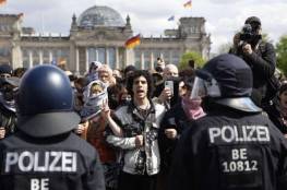 شرطة برلين تزيل المخيم الاحتجاجي المؤيد للفلسطينيين قرب ديوان المستشارية (شاهد)