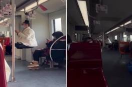 فيديو.. بدل الجلوس.. روسية تتعلق من شعرها في القطار!