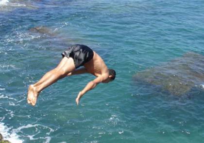 صورة: تنويه مهم من بلدية غزة للمواطنين بشأن السباحة في الأماكن الصخرية