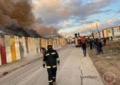 حريق ضخم بمصنع ومخزن للمواد البلاستيكية في بيت عور التحتا