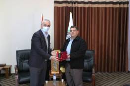"هنية" يستقبل مدير مكتب اللجنة الدولية للصليب الأحمر في غزة