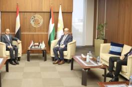 محافظ سلطة النقد يلتقي السفير المصري لدى فلسطين