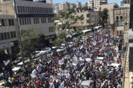 مسيرات حاشدة في رام الله والخليل تنديدًا بمقتل الناشط نزار بنات