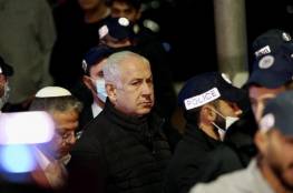 صحيفة عبرية: إلى نتنياهو وهو يوزع السلاح.. من يضمن عدم وصوله إلى يد العرب؟