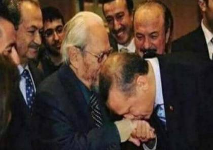 هل قبّل أردوغان يد “زعيم الماسونيّة”؟ وما حقيقة الرجل “اليهودي”الذي ظهر في الصورة؟