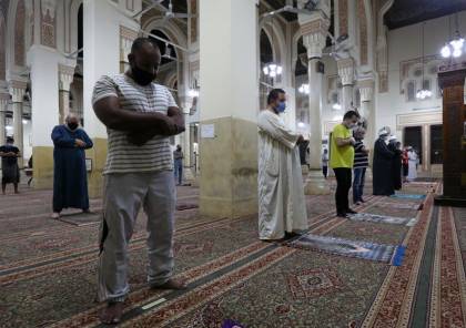 مصر: كاميرا مراقبة تضبط فعلا صادما داخل مسجد (فيديو)