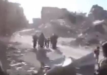 مشاهد مبكية: أول فيديو للمدنيين بعد خروج داعش من الرقة وهم يركضون بشوارعها المدمرة