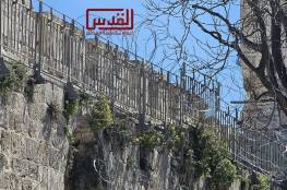 الاحتلال يضع أسلاكا شائكة على السور المحاذي للمسجد الأقصى 