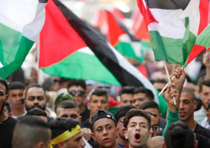 صور: مسيرة أعلام فلسطينية وسط رام الله إسنادا لأهلنا في القدس
