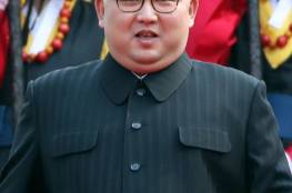 فيديو: رد فعل زعيم كوريا الشمالية عند ملاحظة اختلاف لون سلسلتين أثناء حفل رسمي 