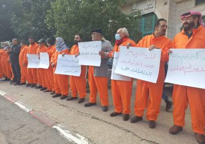ناشطون يحتجون في رام الله رفضًا لمحاكمات على خلفية الرأي