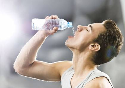 كيف يساعد الماء على إنقاص الوزن؟