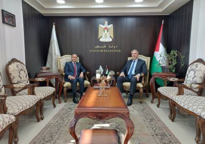 الوزير عساف يطلع السفير المصري على التطورات السياسية في فلسطين