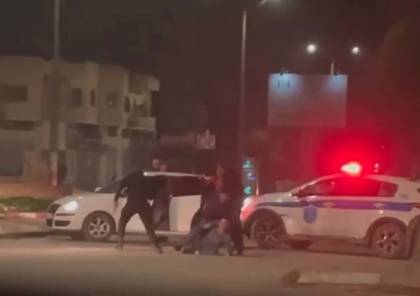 الأمن الفلسطيني يعتقل نجل الأسير زكريا الزبيدي بعد الاعتداء عليه بالضرب (فيديو)