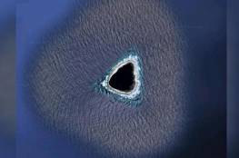 مستخدمو الإنترنت يعثرون على "جزيرة غامضة" وسط المحيط في خرائط "غوغل" تثير ضجة واسعة