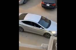 شاهد: رجل يفتح النار أمام منزل أهل زوجته بالرياض وتدخل عاجل من السلطات السعودية