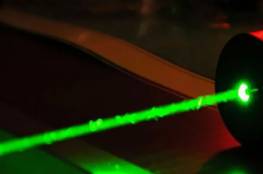 علماء يبتكرون أول ليزر ذري "يعمل إلى الأبد"