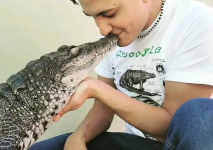 قصة شاب مكسيكي يعيش مع تمساح