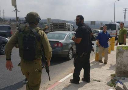 نابلس : اصابة جندي اسرائيلي ومستوطنة في عملية طعن قرب حاجز حوارة وفرار المنفذ 