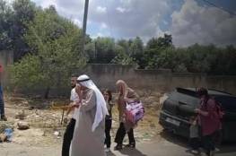 الاحتلال يغلق فتحة فرعون جنوب طولكرم ويطلق قنابل الغاز على المواطنين