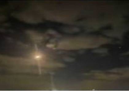 شاهد: لحظة اعتراض الدفاعات الجوية الإماراتية لصواريخ أطلقها الحوثيون باتجاه أبوظبي 