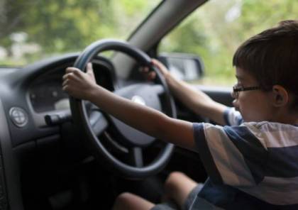 فيديو... أمريكا.. طفل في الخامسة يقود سيارة على طريق سريع