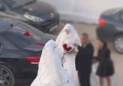 بعد ضجة أثارها زفافه على امرأتين في حفل واحد.. العريس الجزائري يوضح 