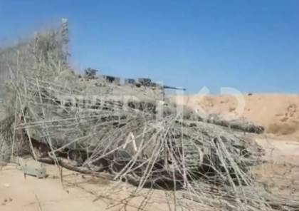 شاهد: دبابة إسرائيلية تصطدم بالسياج الأمني على حدود غزة