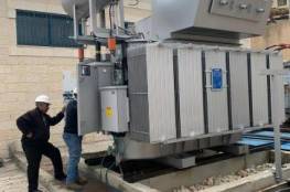 "كهرباء القدس" تركب محولاً في بلدة الجديرة لتحسين قوة التيار الكهربائي في المنطقة