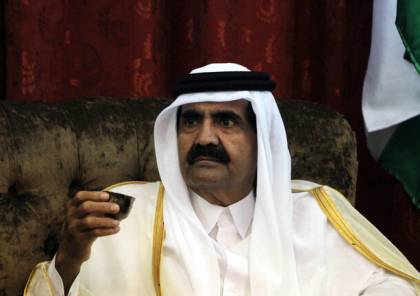 صورة: أمير قطر السابق يتابع خطاب أبو عبيدة خلال حضوره مباراة بكأس آسيا 2023 